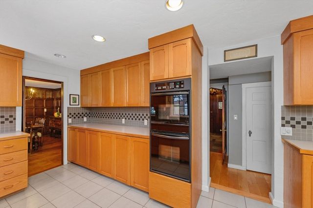 764 Hammond St, Brookline, MA 02467
