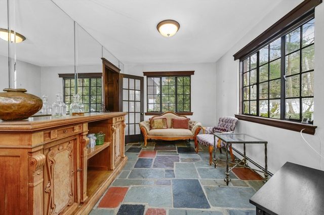 764 Hammond St, Brookline, MA 02467