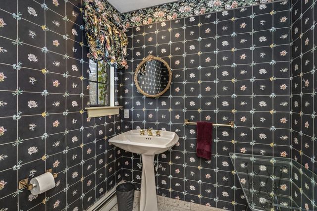 764 Hammond St, Brookline, MA 02467