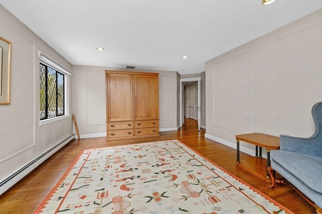 764 Hammond St, Brookline, MA 02467