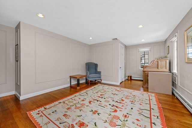 764 Hammond St, Brookline, MA 02467
