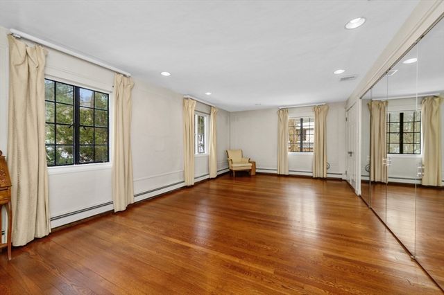 764 Hammond St, Brookline, MA 02467