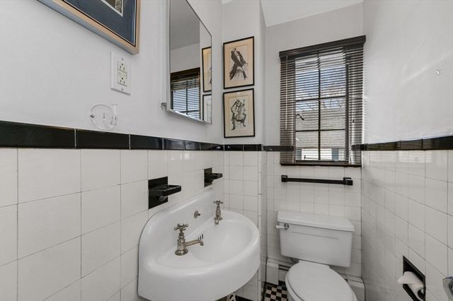 764 Hammond St, Brookline, MA 02467