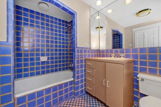 764 Hammond St, Brookline, MA 02467