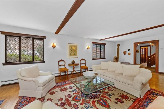 764 Hammond St, Brookline, MA 02467