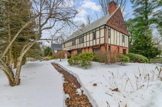 764 Hammond St, Brookline, MA 02467
