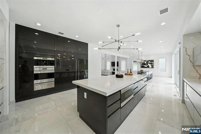 44 Floral Terrace, Tenafly, NJ 07670