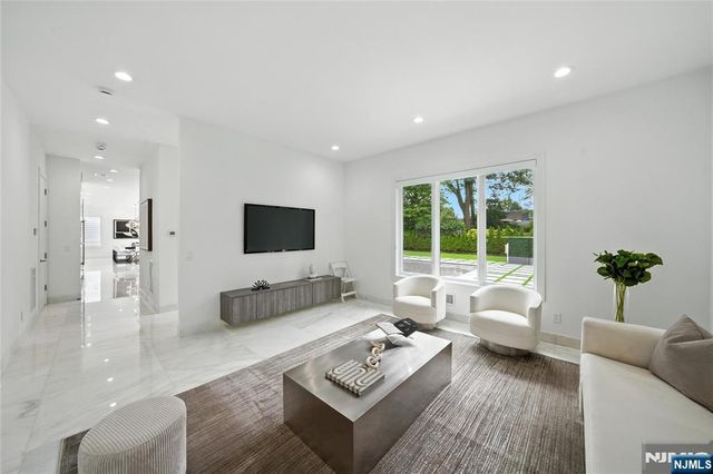 44 Floral Terrace, Tenafly, NJ 07670