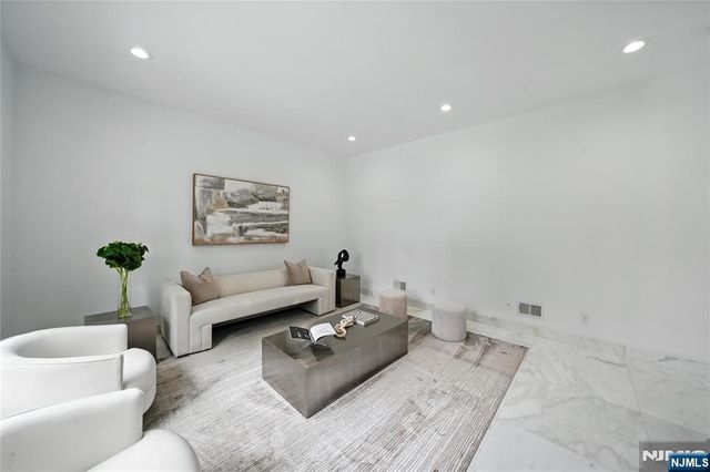 44 Floral Terrace, Tenafly, NJ 07670