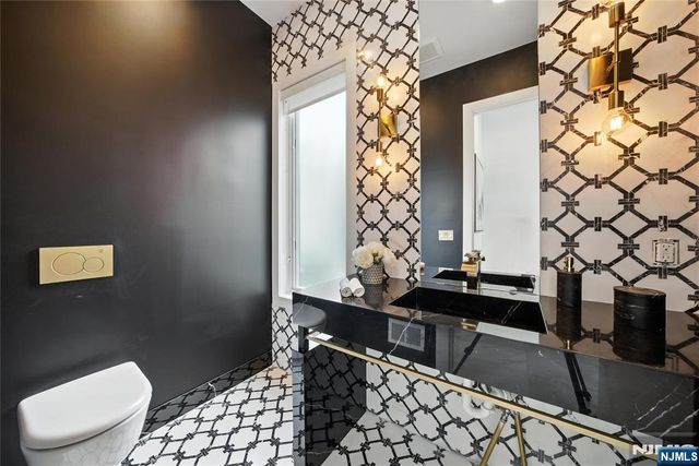 44 Floral Terrace, Tenafly, NJ 07670