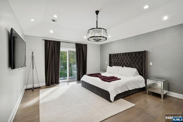 44 Floral Terrace, Tenafly, NJ 07670