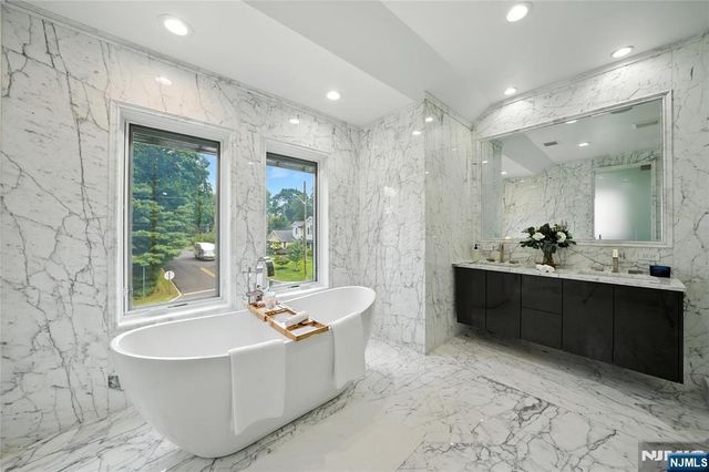 44 Floral Terrace, Tenafly, NJ 07670