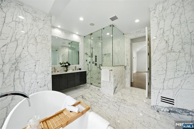 44 Floral Terrace, Tenafly, NJ 07670