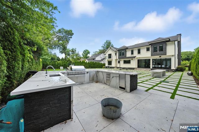 44 Floral Terrace, Tenafly, NJ 07670