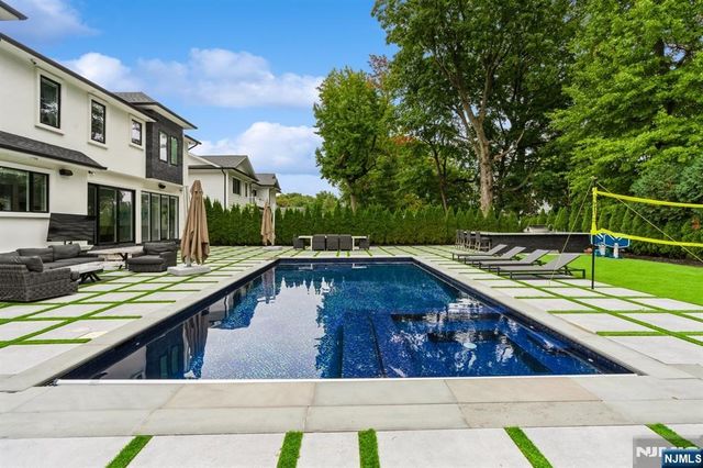 44 Floral Terrace, Tenafly, NJ 07670