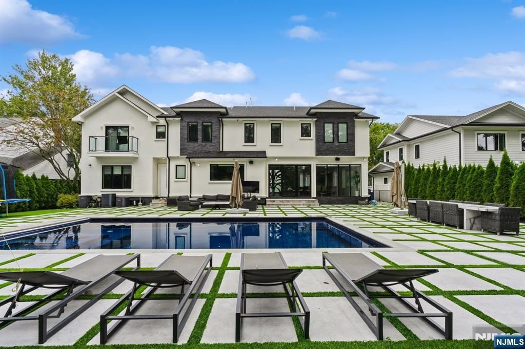 44 Floral Terrace, Tenafly, NJ 07670