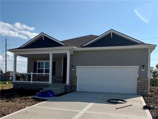 19585 W 202nd Terrace, Spring Hill, KS 66083