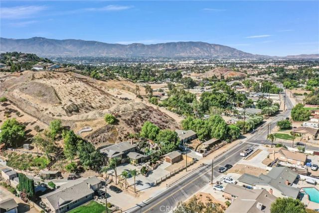 1080 1st, Norco, CA 92860