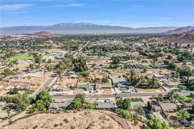 1080 1st, Norco, CA 92860