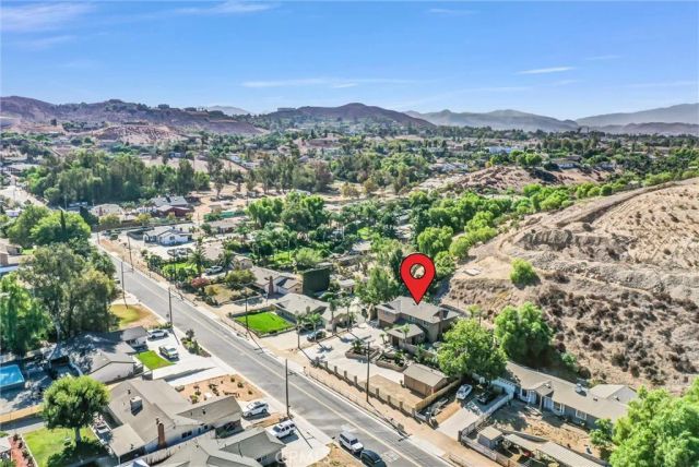 1080 1st, Norco, CA 92860