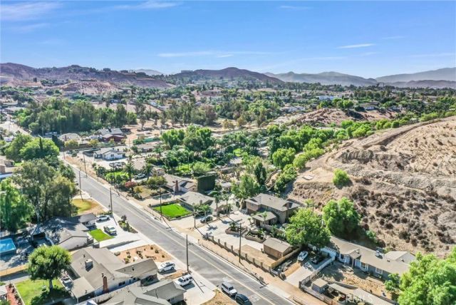 1080 1st, Norco, CA 92860