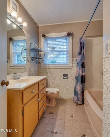 904 Echo Lane, Johnson City, TN 37604