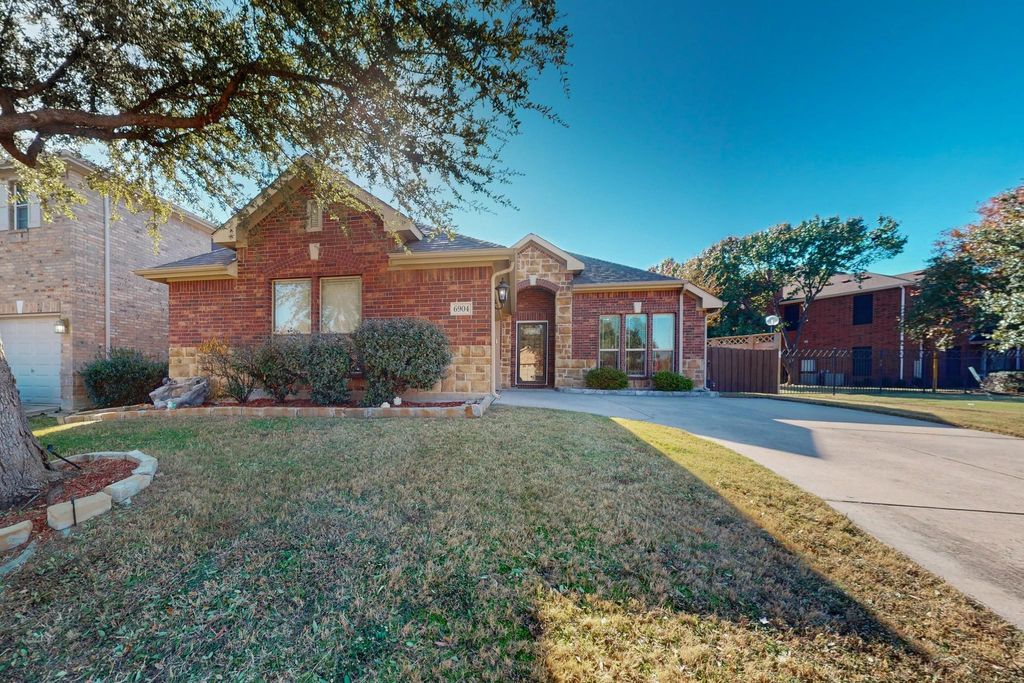 6904 Dream Dust Drive, North Richland Hills, TX 76180