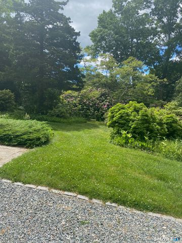 697 Noank Road, Groton, CT 06355