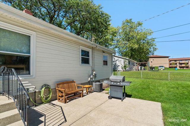 541 Dean Drive, South Elgin, IL 60177