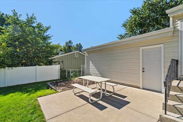 541 Dean Drive, South Elgin, IL 60177