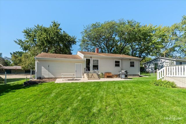 541 Dean Drive, South Elgin, IL 60177
