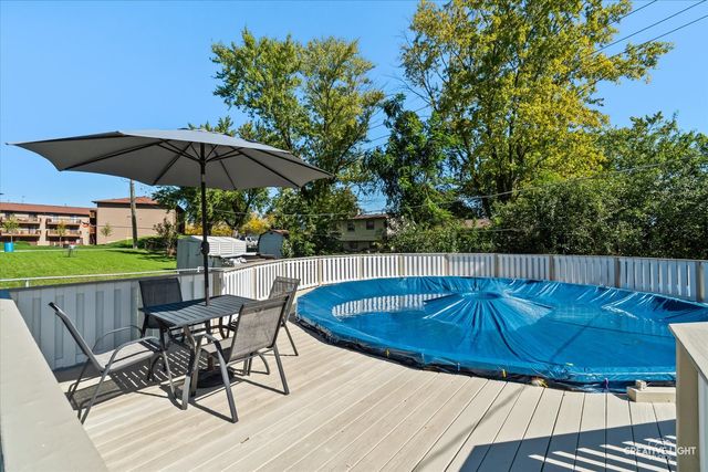 541 Dean Drive, South Elgin, IL 60177