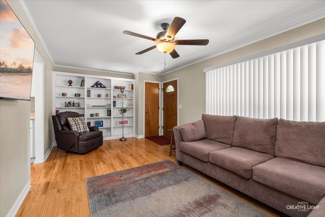 541 Dean Drive, South Elgin, IL 60177
