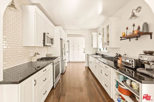 2102 N Bronson Avenue, Los Angeles, CA 90068