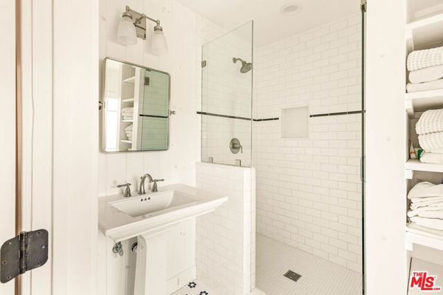 2102 N Bronson Avenue, Los Angeles, CA 90068