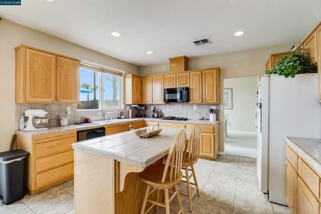 523 Whitehall Ct, Oakley, CA 94561