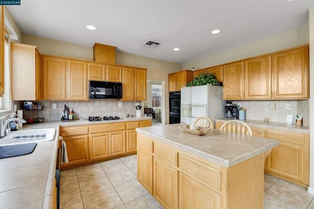 523 Whitehall Ct, Oakley, CA 94561