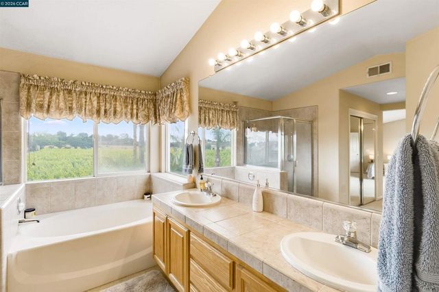 523 Whitehall Ct, Oakley, CA 94561