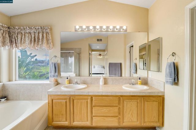 523 Whitehall Ct, Oakley, CA 94561