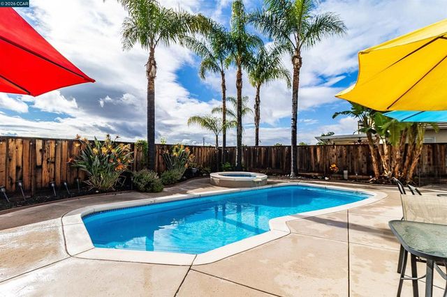 523 Whitehall Ct, Oakley, CA 94561
