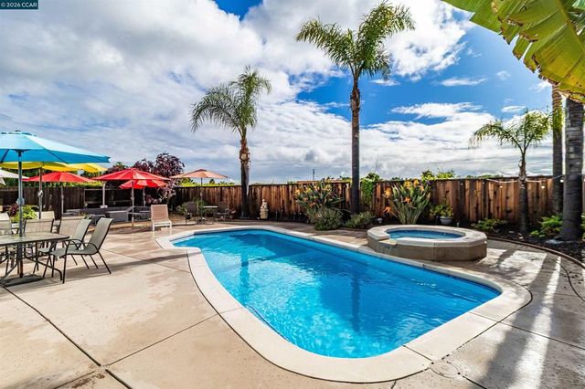 523 Whitehall Ct, Oakley, CA 94561