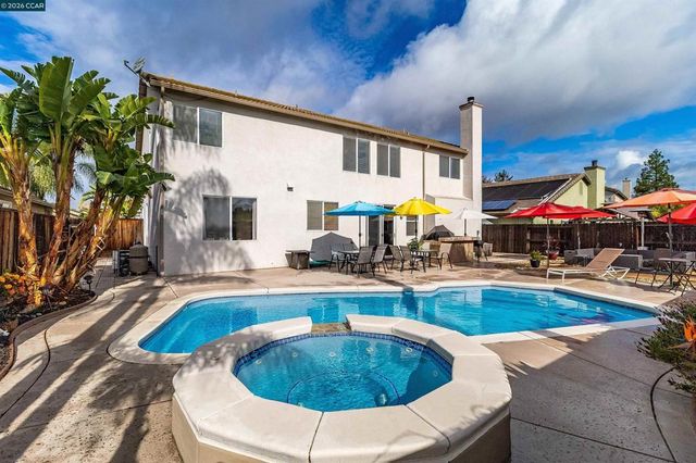 523 Whitehall Ct, Oakley, CA 94561