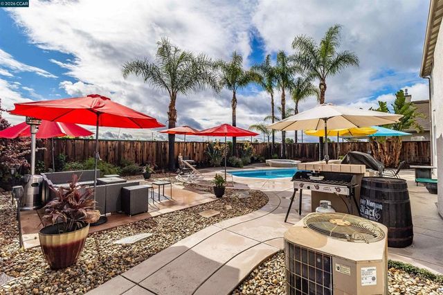 523 Whitehall Ct, Oakley, CA 94561
