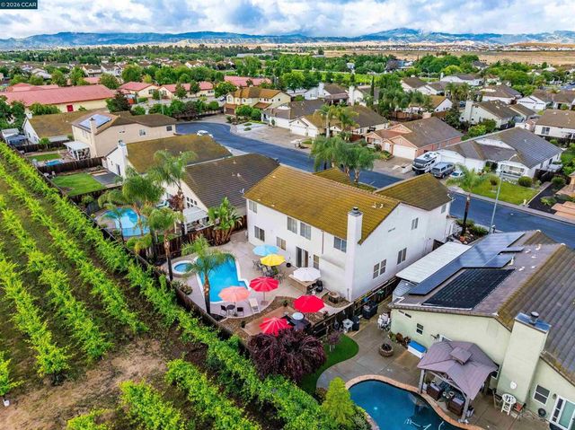 523 Whitehall Ct, Oakley, CA 94561