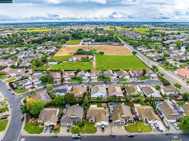 523 Whitehall Ct, Oakley, CA 94561
