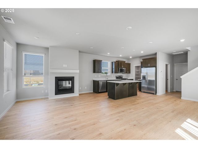 891 Legacy St, Eugene, OR 97402