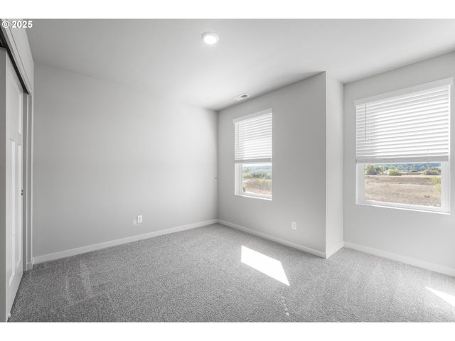 891 Legacy St, Eugene, OR 97402