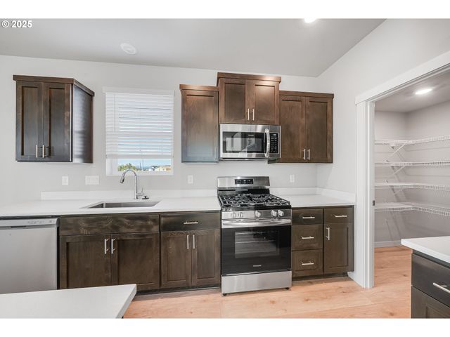 891 Legacy St, Eugene, OR 97402