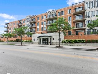 135 S York Street 214, Elmhurst, IL 60126