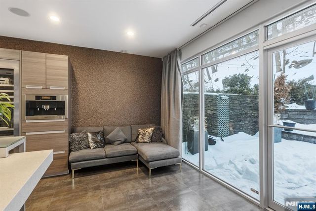 760 Undercliff, Edgewater, NJ 07020